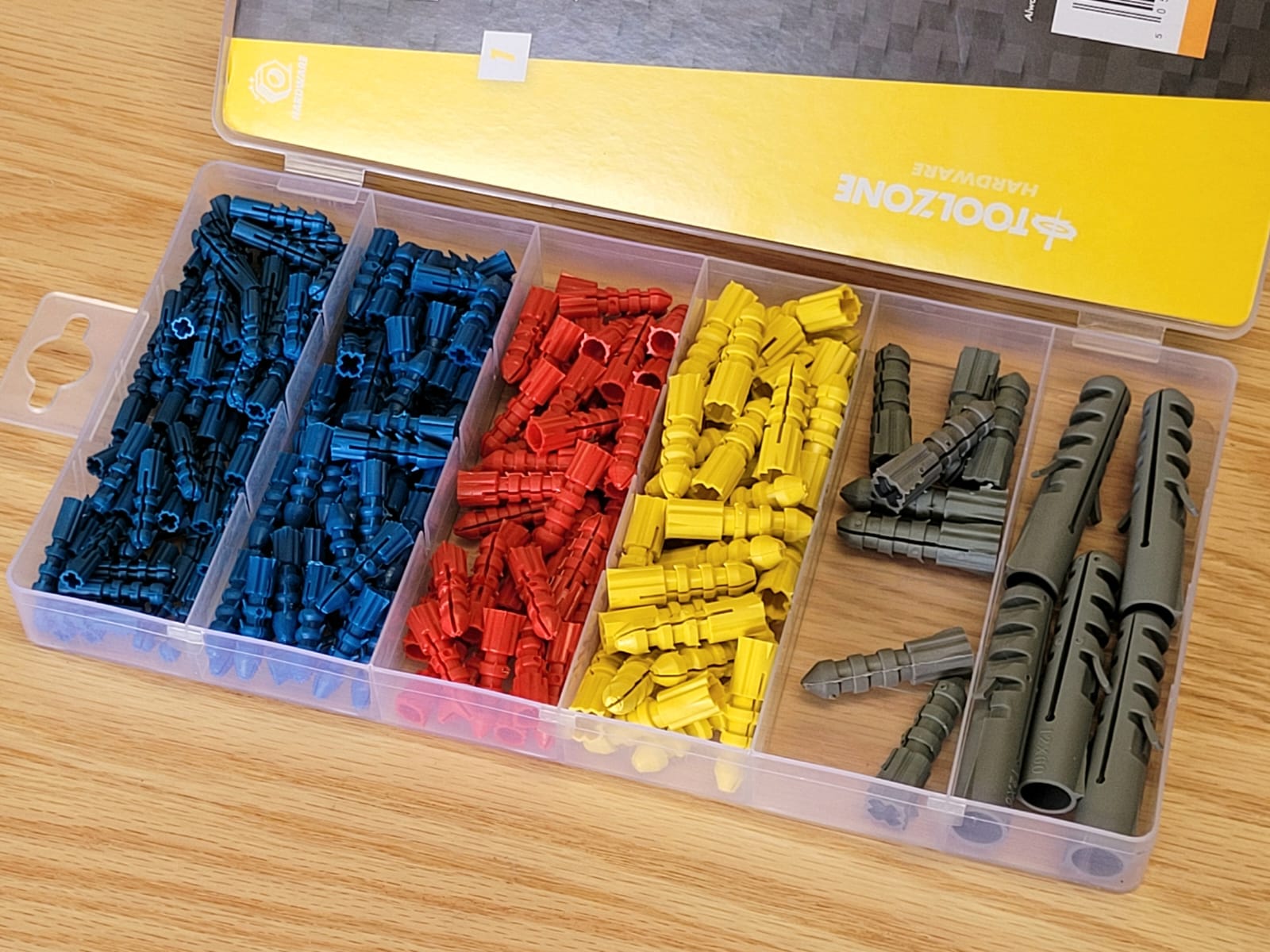 220 Piece Wallplug Assortment Box